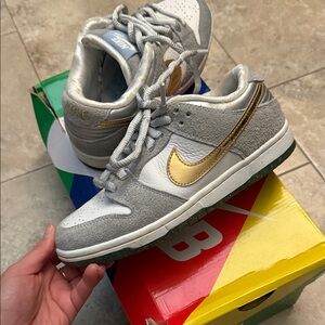 Nike SB Sneakers in Gray and Gold